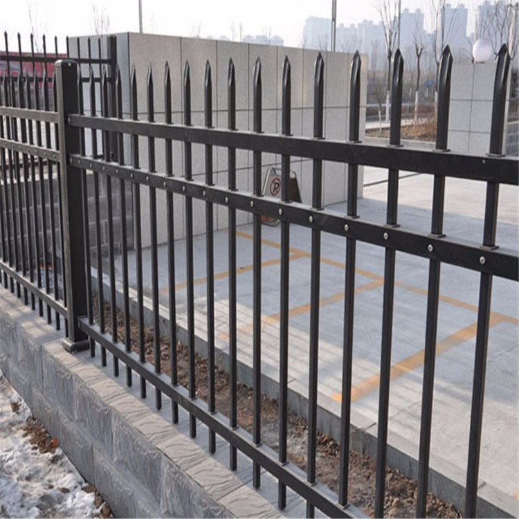 威海焊接围栏网 铁艺锌钢护栏 小区围墙围栏网 阳台护栏网现货厂家