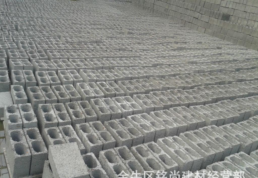 四川成都批发建筑水泥空心砖 混凝土空心砌块 新型建筑材料