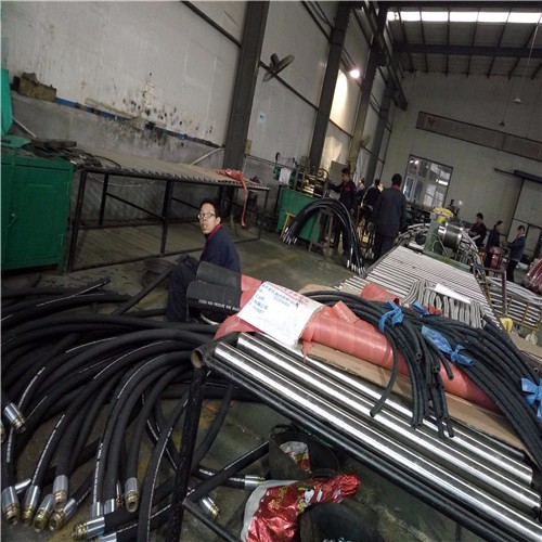 长期供应优质高压胶管 液压油管 夹布胶管 钢丝编织高压胶管 钢丝缠绕高压胶管   河北西伯力特种橡胶有限公司