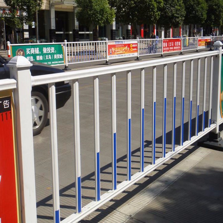 顶卓市政道路护栏 道路隔离护栏网 车道隔离护栏 市政建设防护网 京式道路护栏 马路中央围栏厂家直销大量现货供应