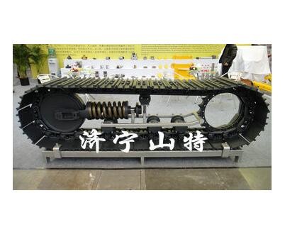 供应小松Komatsu PC220-7四轮一带,小松底盘件 支重轮 托轮 链轮