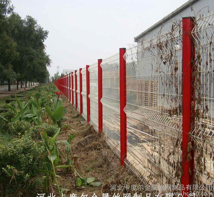 桃型柱护栏网 三角折弯护栏 包塑铁线 低价 可定制